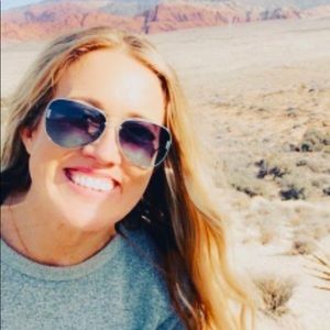 Meet your Posher, Danielle